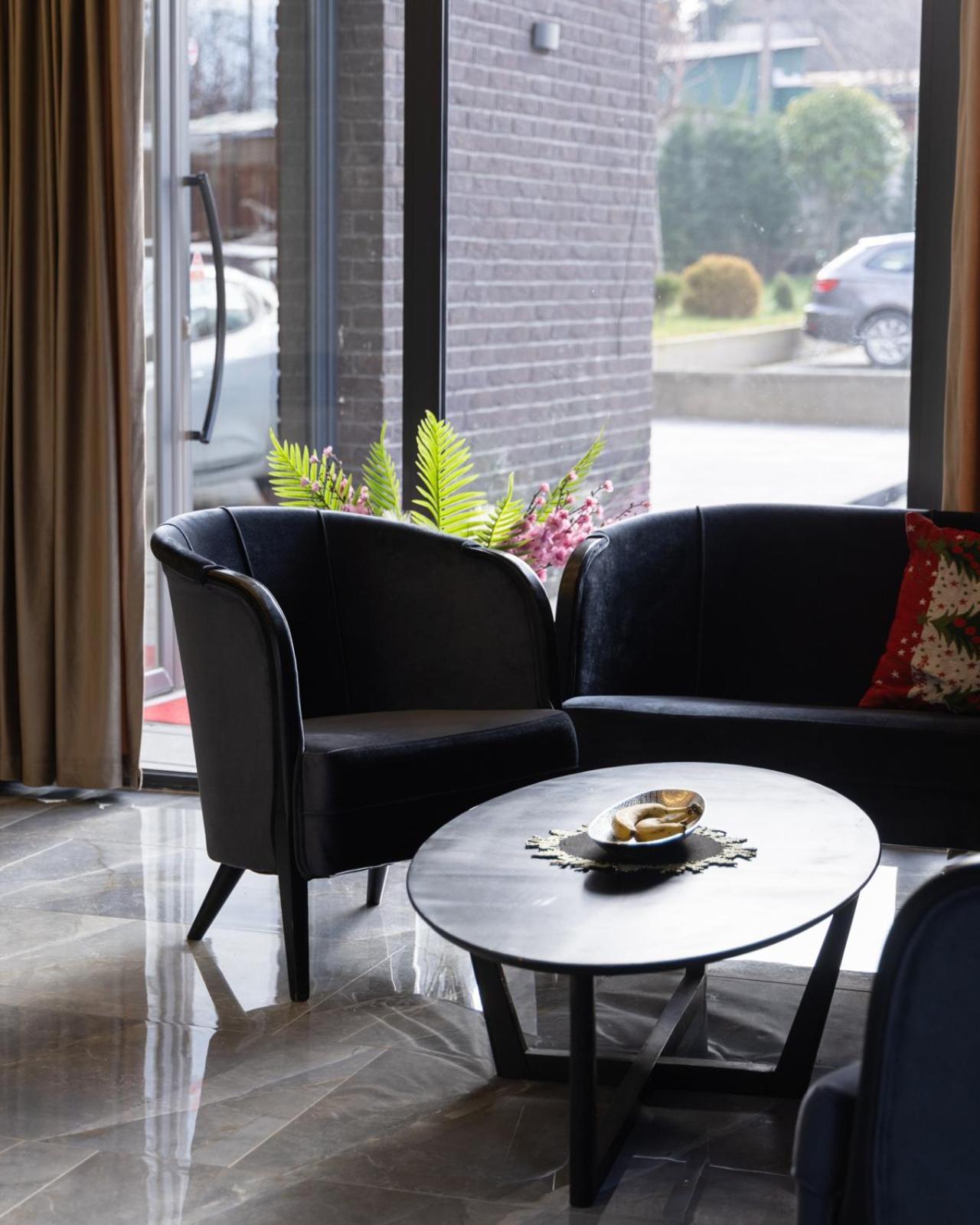 Vetus Hotel Pristina Esterno foto