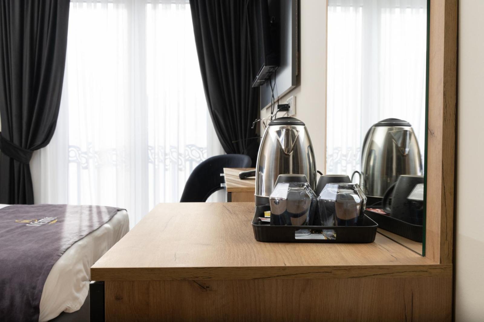 Vetus Hotel Pristina Esterno foto