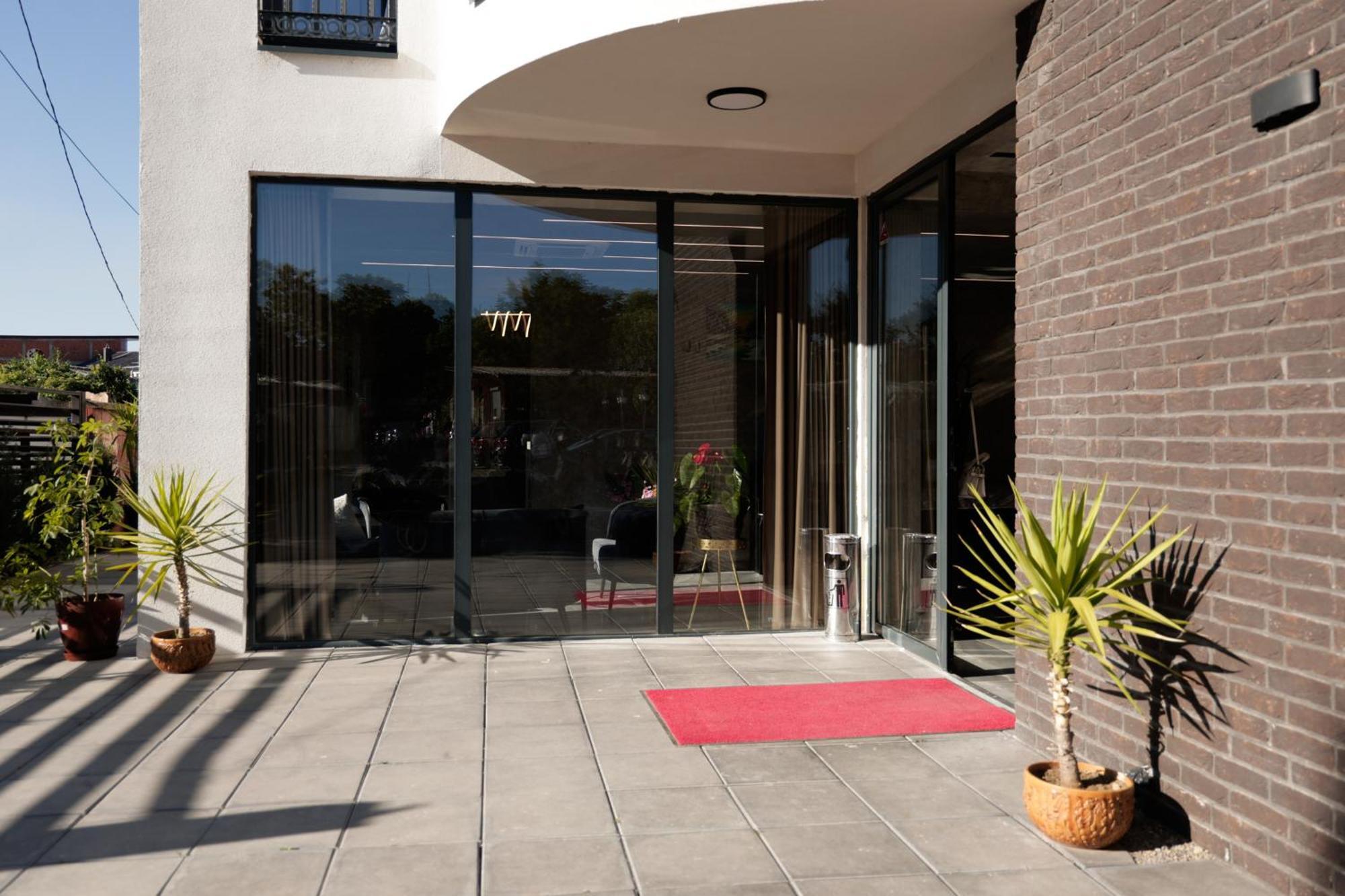 Vetus Hotel Pristina Esterno foto