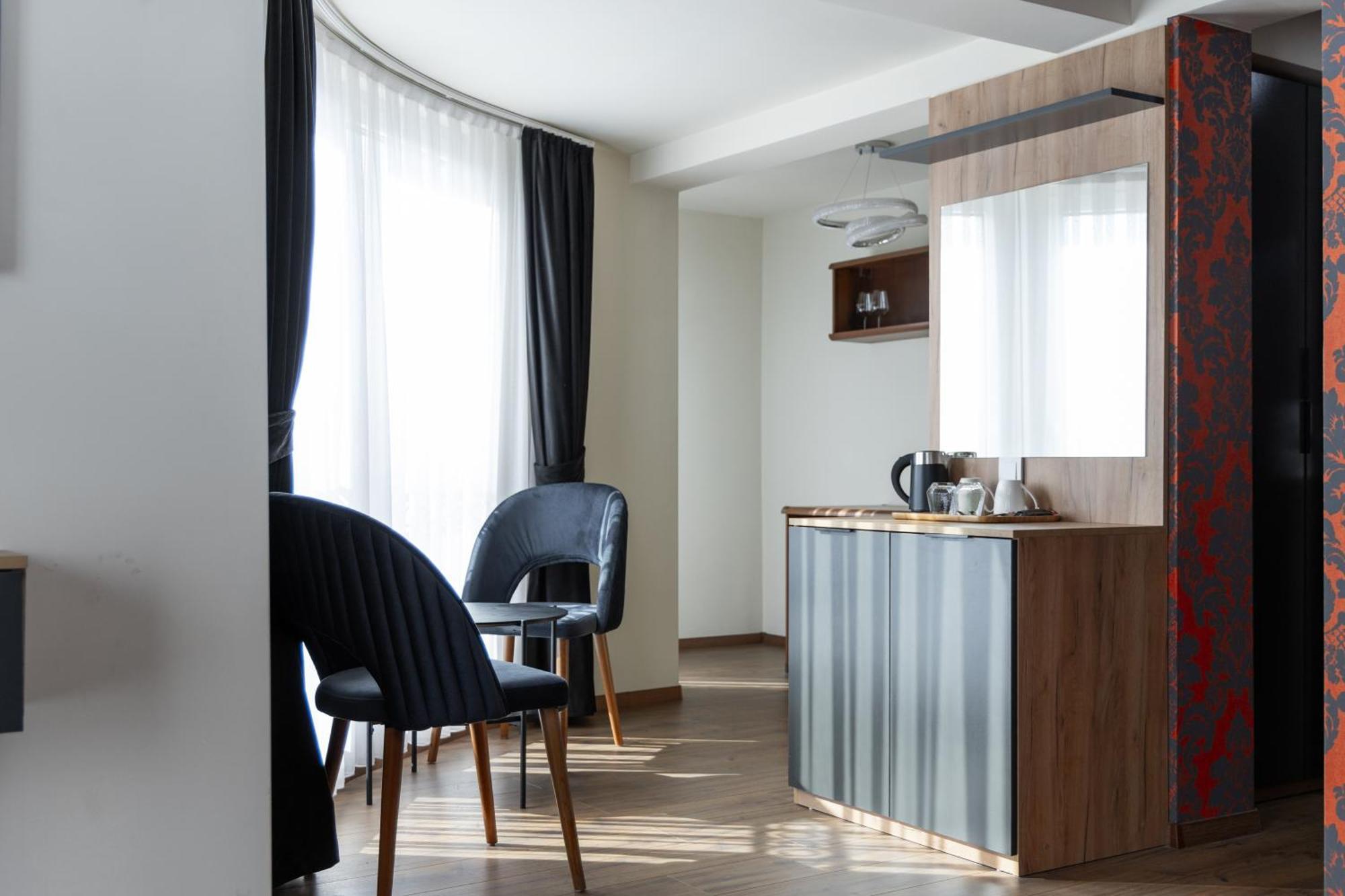 Vetus Hotel Pristina Esterno foto